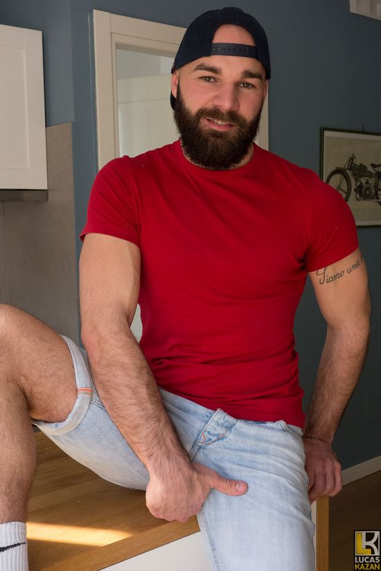 Hot Bearded Man With Sex Porn - Sexy Bearded & Hairy Italian Stud Max Duro - Rough Straight Men