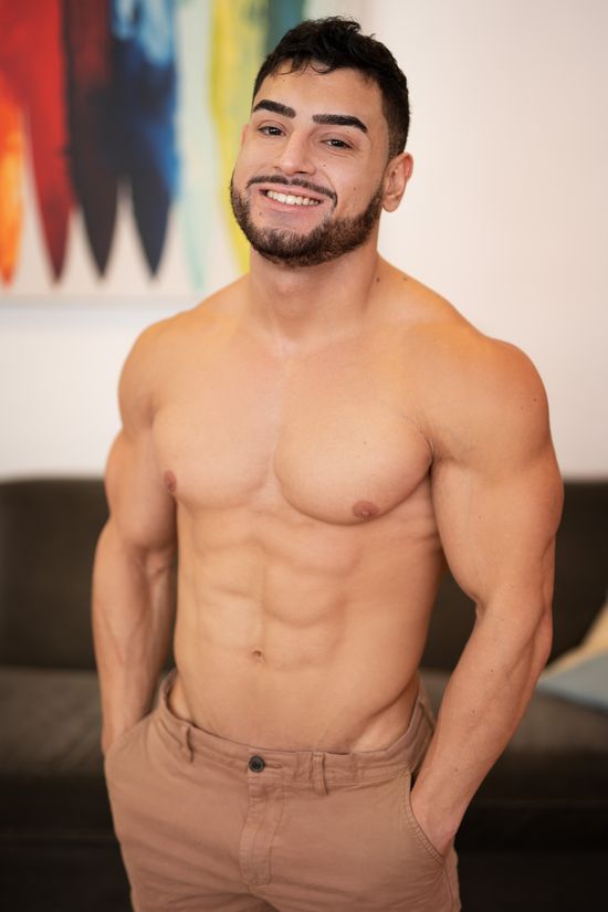 Beefy Muscle Gay Bottom Porn - Ripped Bodybuilder Matteo Barebacks Hot Beefy Bottom Brogan - Rough  Straight Men
